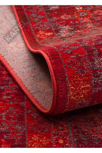 PIETRA PTA 20 RED Sıcak Renk Tonlarını Etnik Desenler ile Buluşturan Yumuşak Tuşeli Makine Halısı