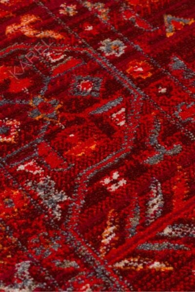 PIETRA PTA 21 RED Sıcak Renk Tonlarını Etnik Desenler ile Buluşturan Yumuşak Tuşeli Makine Halısı