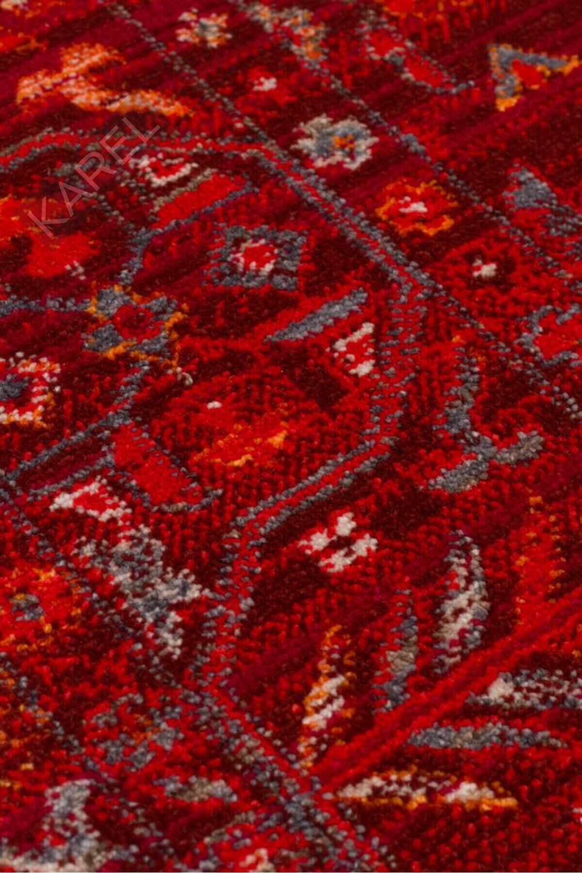 PIETRA PTA 21 RED Sıcak Renk Tonlarını Etnik Desenler ile Buluşturan Yumuşak Tuşeli Makine Halısı